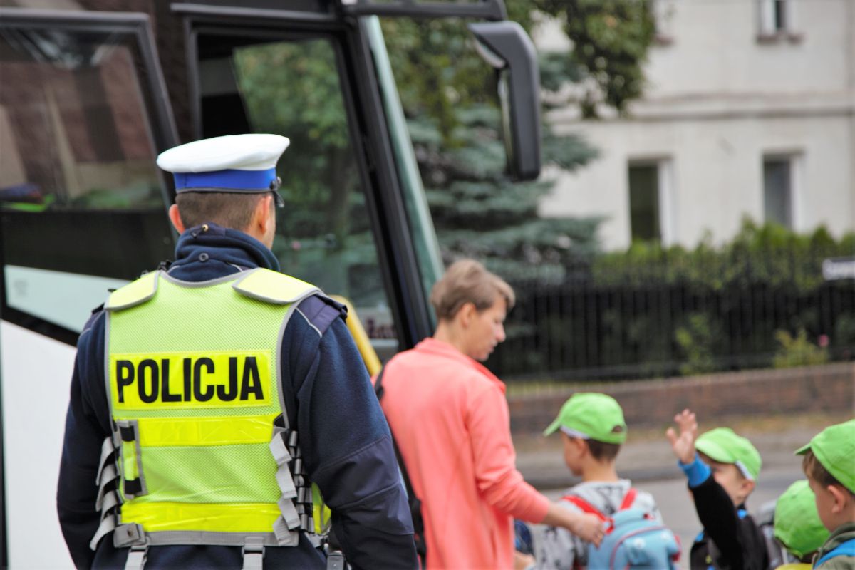 Podczas Wakacji Policjanci Kontroluj Tak E Autokary Aktualno Ci