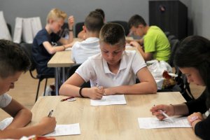 uczniowie podczas testu