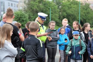policjant i uczestnicy BRD