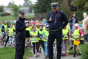 policjanci w przedszkolu