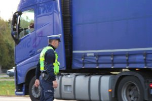 policjant podczas działań