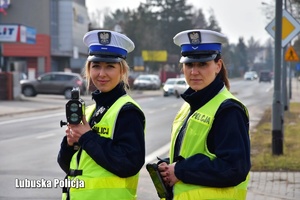 policjantki ruchu drogowego w mundurach