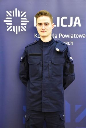 policjant w mundurze