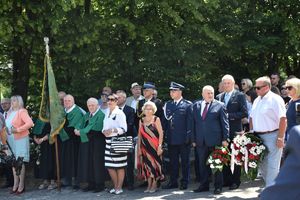 przedstawiciele samorządów i służb mundurowych na uroczystości