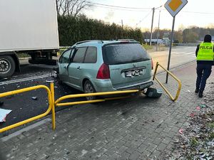 pojazd i policjantka