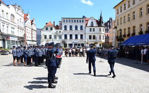 policjanci w mundurach na święcie policji