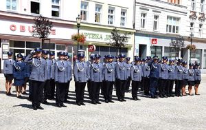 policjanci w mundurach