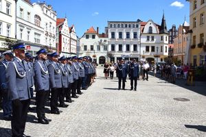 policjanci na placu