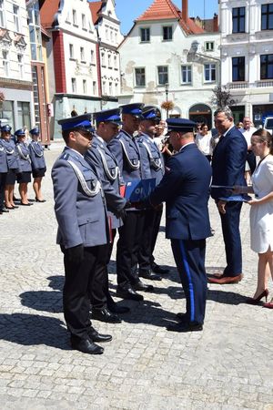 policjanci na placu