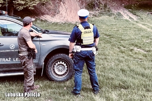 policjant i straż leśna