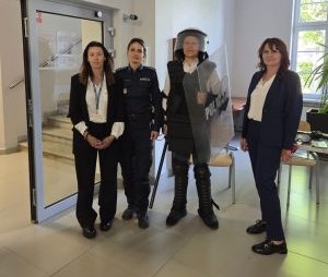 policjanci w sądzie w żarach noc otwartych sądów