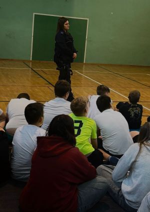 POLICJANCI W SZKOLE